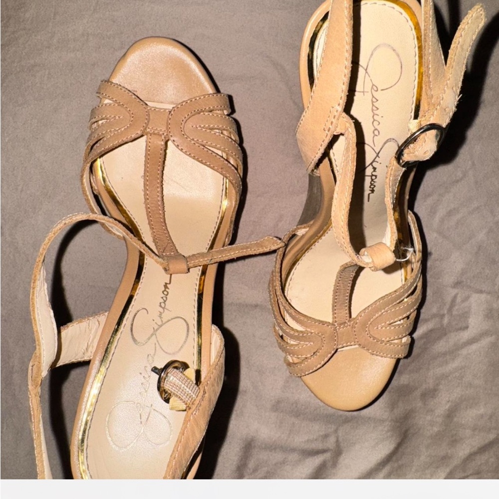 Jessica Simpson Tan Heels with Elegant Design